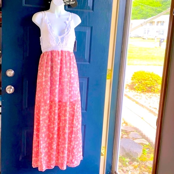 feeling the heat maxi dress greyscale floral Just Feels Right Fuchsia Pink Floral Maxi Dress – Shop the Mint